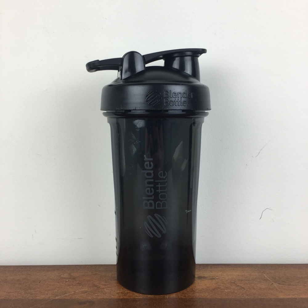Blender Bottle Classic V2 Shaker Bottle - Black 18 Oz. Black Top